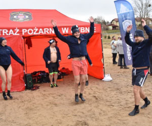 Pomost w Szczuplinach oficjalnie otwarty! Jezioro Rumian można podziwiać z drewnianej wieży [ZDJĘCIA]
