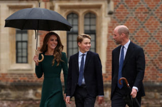 Książę George rozpoczął naukę w Eton. 25 lat temu tą samą szkołę rozpoczynał jego ojciec książę William