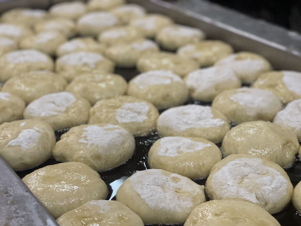 Zobacz, jak powstają pączki