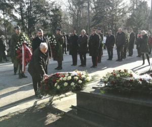 Grób Jana Olszewskiego w 1. rocznicę śmierci