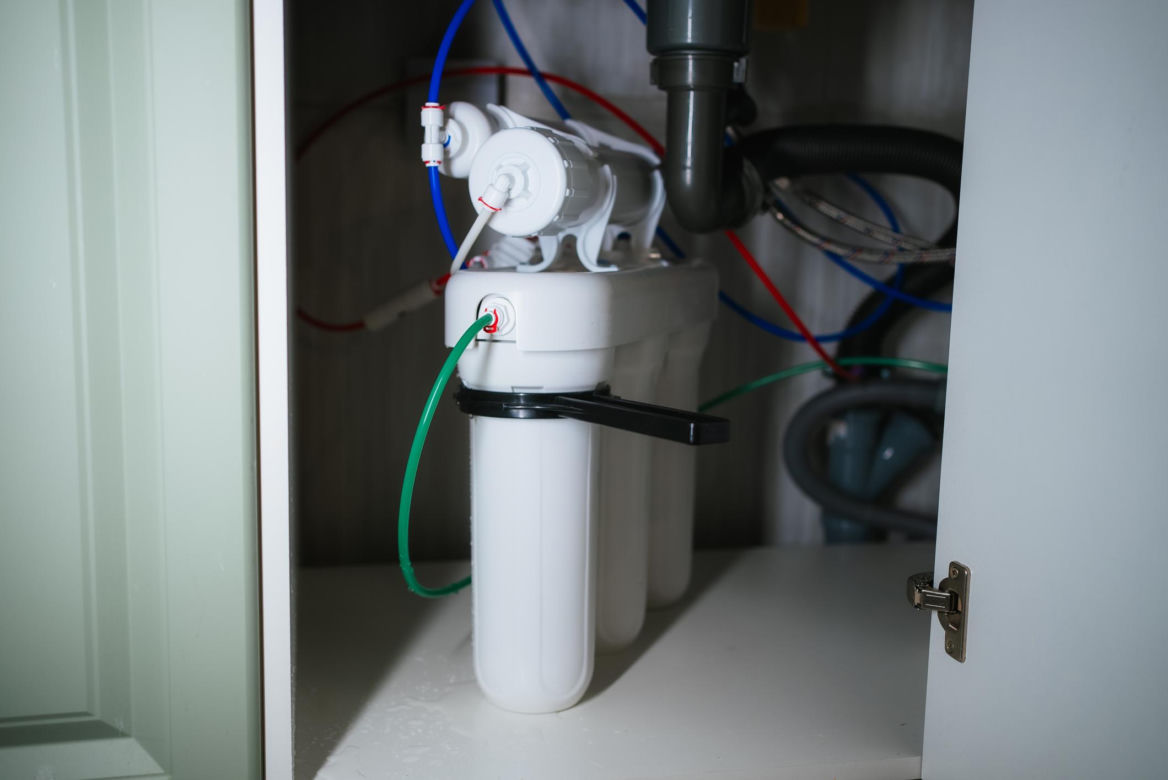 Filtr pod kranem