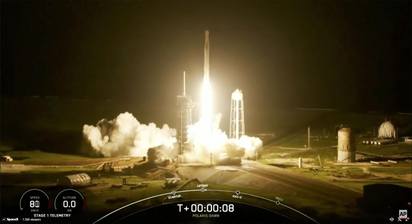 Miliarder z New Jersey ruszył w pierwszy komercyjny spacer w kosmosie