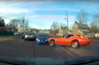Tak rozbija się wyjątkowy Chevrolet Corvette C3 - WIDEO