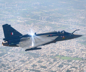 Indyjski myśliwiec Tejas rozbił się podczas pokazu w Dubaju. Zginął pilot