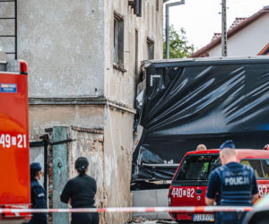 Dramat na Dolnym Śląsku! Ciężarówka wbiła się w budynek mieszkalny. Trwa akcja ratunkowa