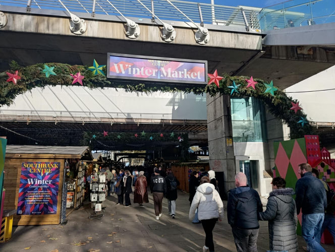 Jest rozmach! - tak polscy turyści oceniają świąteczny jarmark w Londynie. Kramy stoją też przy słynnym London Eye – z widokiem na Big Bena. Zobaczcie nasze zdjęcia!