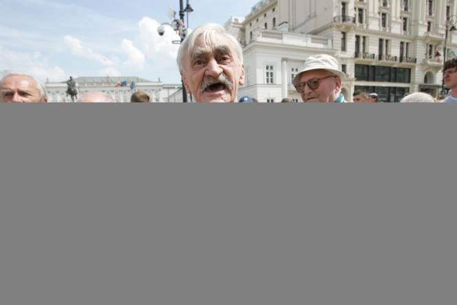 Wojna o krzyż: Krzyż zostaje pod Pałacem Prezydenckim