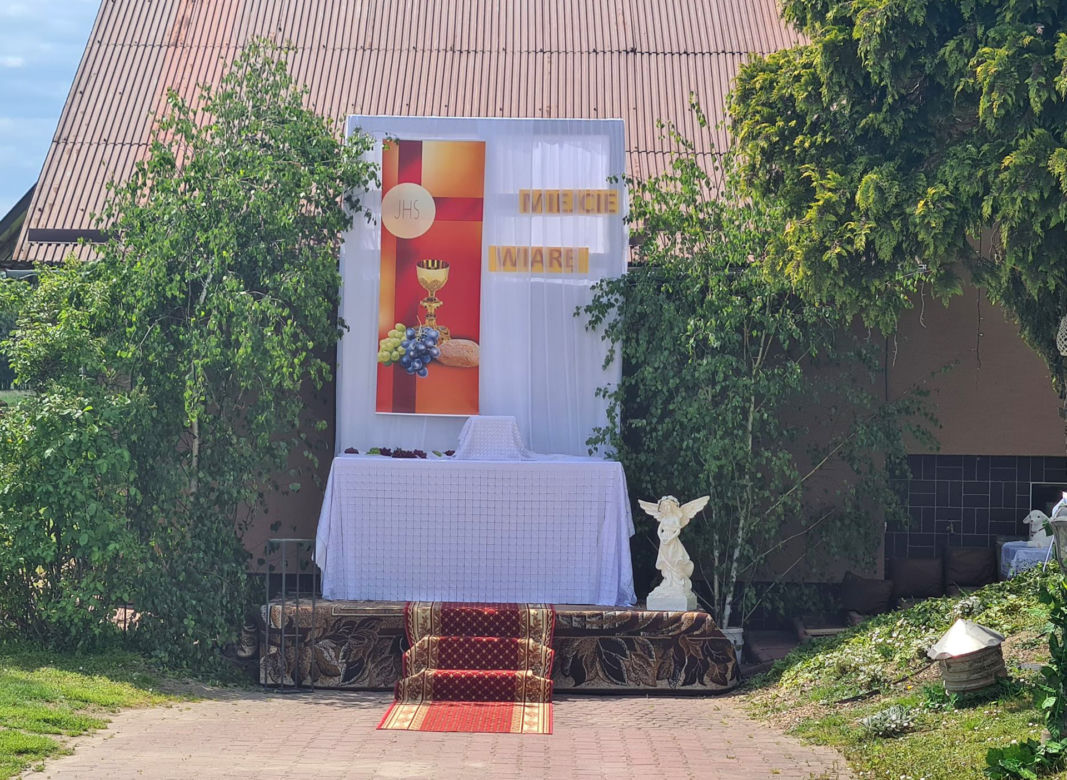 Staropolska tradycja przystrajania wsi na Boże Ciało