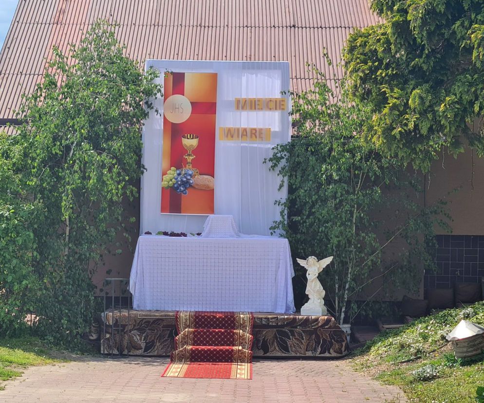 Staropolska tradycja przystrajania wsi na Boże Ciało