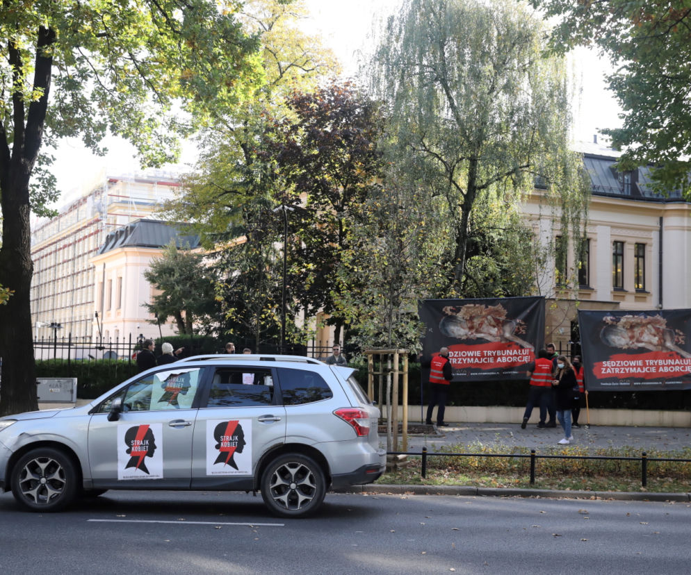 Aborcja niezgodna z konstytucją. Protest przed Trybunałem Konstytucyjnym