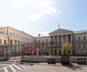 Tyle można zarobić w stołecznym ratuszu. Niektórzy mają wypłatę wyższą niż Trzaskowski!