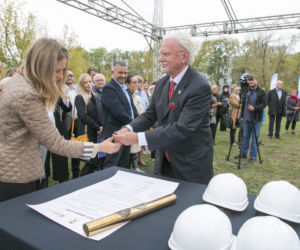 Inauguracja budowy domu McDonalda