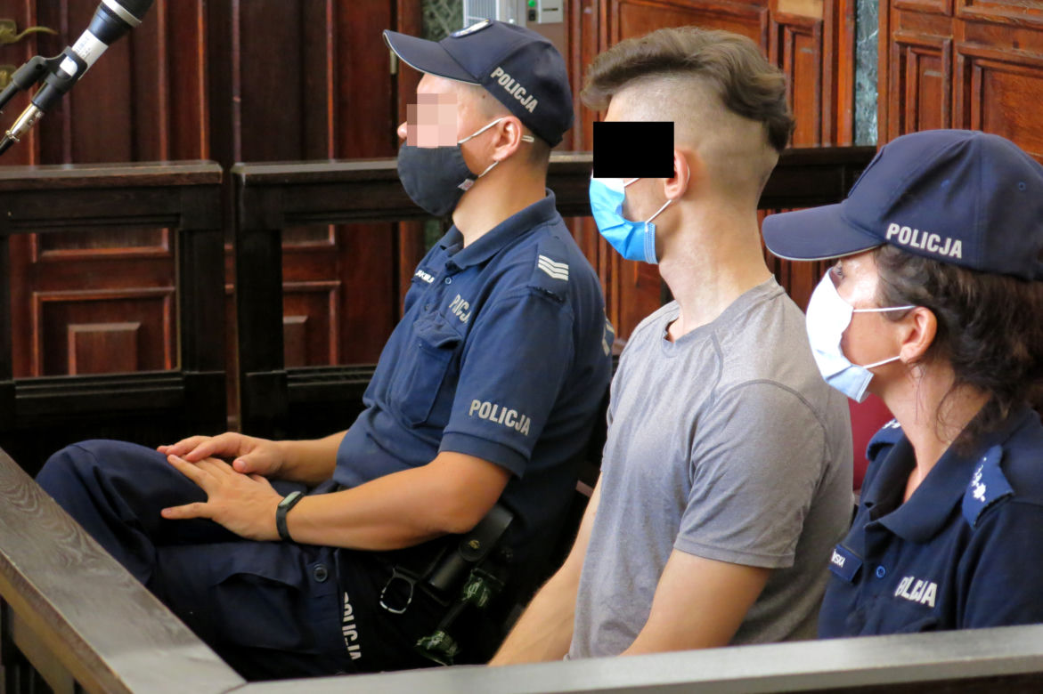 Sąd Apelacyjny w Białymstoku. Adrian R. (19 l.) dźgał taksówkarza śrubokrętem. Grozi mu 25 lat więzienia