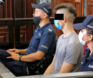 Sąd Apelacyjny w Białymstoku. Adrian R. (19 l.) dźgał taksówkarza śrubokrętem. Grozi mu 25 lat więzienia