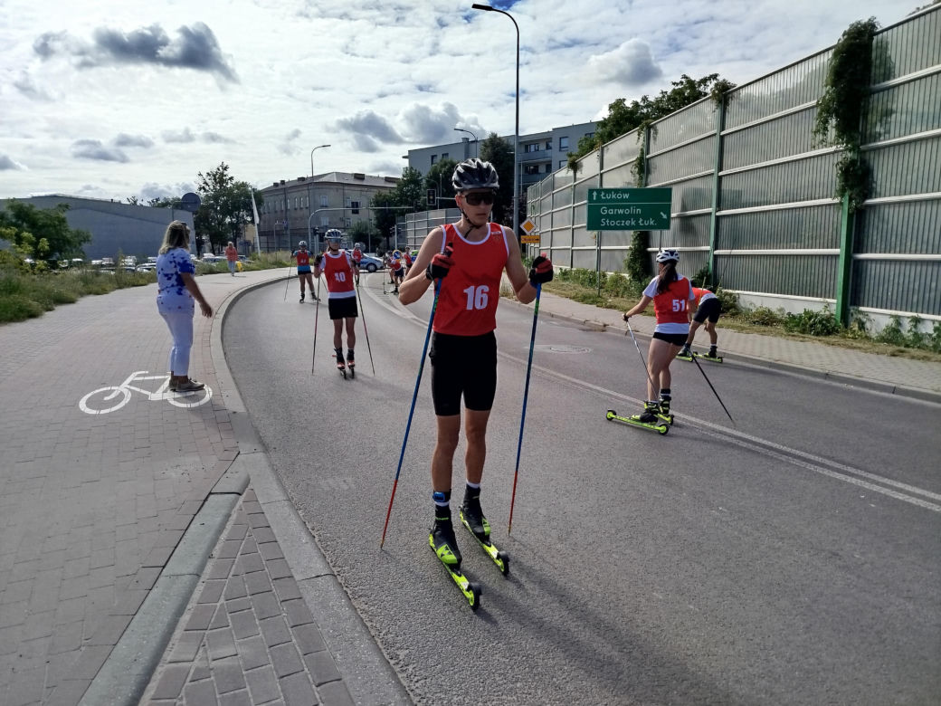 Zawody o Puchar Polski na nartorolkach Marwe Cup 2025 zostały zainaugurowane w Siedlcach