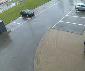 Gang dzieciaków okradł automat z zabawkami