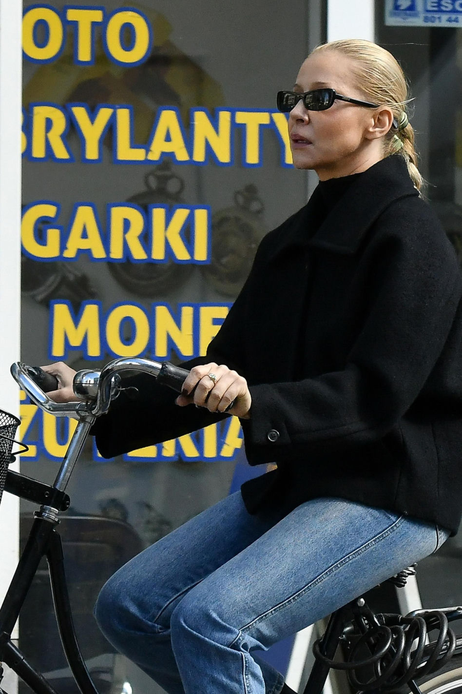 Katarzyna Warnke na giga obcasach łamie przepisy