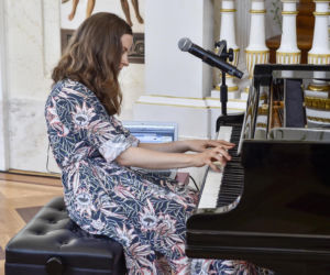 Hania Rani zdobyła prestiżową nagrodę za muzykę filmową! Kim jest?