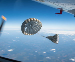 Spadochroniarz utknął na samolocie. Jak cudem przeżył 4,5 kilometra nad ziemią?