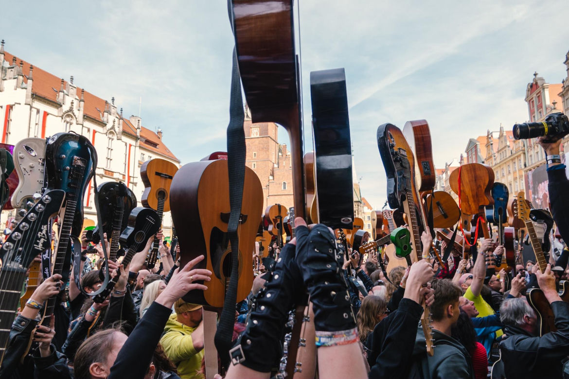Gitarowy Rekord Świata 2024. Znamy kolejne gwiazdy. Hołdys i Waglewski zagrają „I Ching” we Wrocławiu