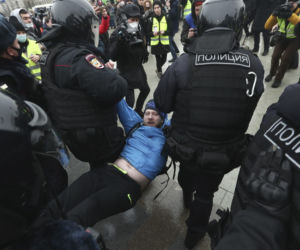 Wyszyli na ulice dla Navalnego. Protesty w Rosji.