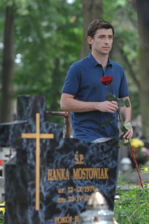 M jak miłość: Marek (Kacper Kuszewski), grób Hanki