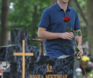 M jak miłość: Marek (Kacper Kuszewski), grób Hanki