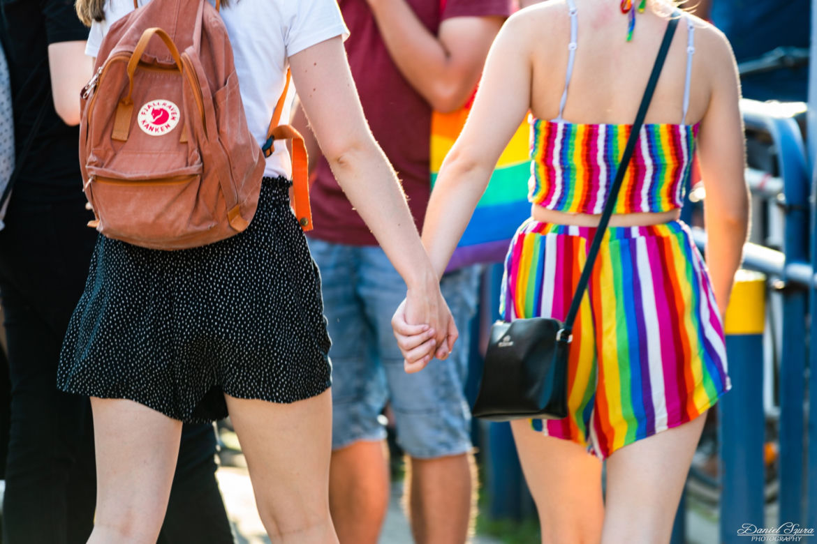 Marsz Równości w Krakowie - tłumy na wydarzeniu pod hasłem "Zaczerpnąć tchu".