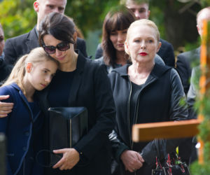 Na Wspólnej 2195. Pogrzeb Adama. Weronika (Renata Dancewicz), Antosia (Gabrysia Jeżółkowska), Ada (Monika Obara), Agnieszka (Katarzyna Walter)
