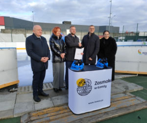 Umowa podpisana. Za 18 miesięcy w Łomży powstanie zadaszone lodowisko rolkowisko