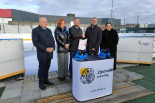 Umowa podpisana. Za 18 miesięcy w Łomży powstanie zadaszone lodowisko rolkowisko