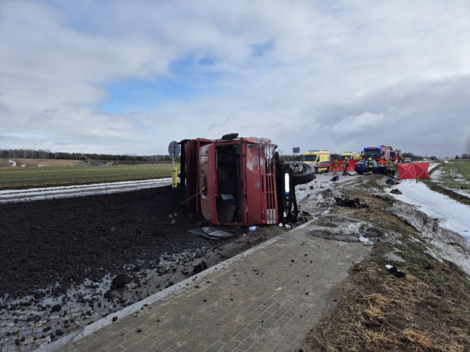 Śmiertelny wypadek na trasie Łomża - Mątwica. Zginął kierowca osobówki