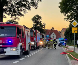 Dźwierzuty. Awaria zbiornika z gazem na stacji paliw. Ewakuowano 19 mieszkańców [FOTO]