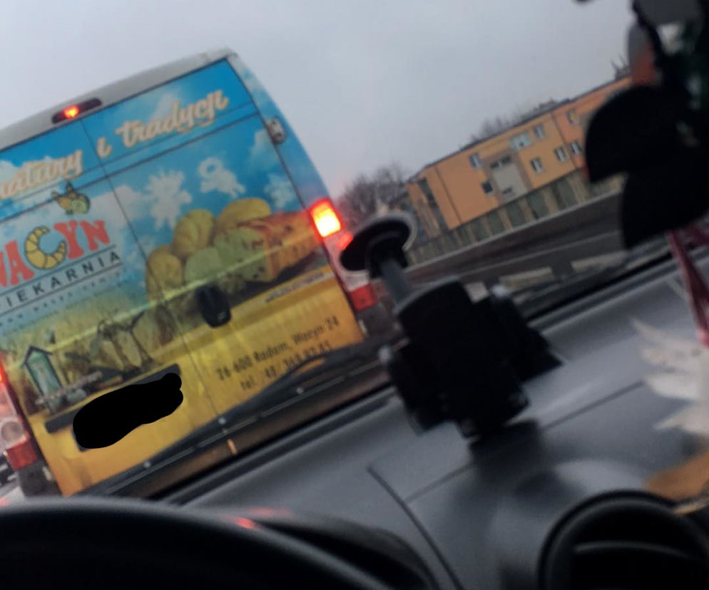 Potrącenie na rondzie Kozienickim