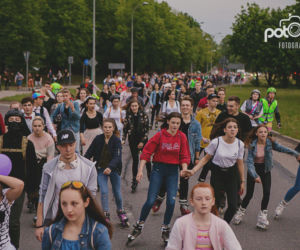 2. Nightskating Białystok. Weselny przejazd na rolkach