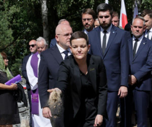 Pogrzeb ofiar zbrodni wołyńskiej w Ostrówkach