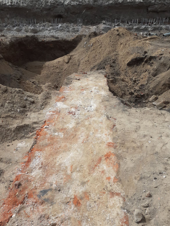 Sensacyjne odkrycie archeologiczne w centrum Torunia! Fragment średniowiecznego muru zewnętrznego fosy nowomiejskiej