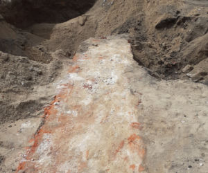 Sensacyjne odkrycie archeologiczne w centrum Torunia! Fragment średniowiecznego muru zewnętrznego fosy nowomiejskiej