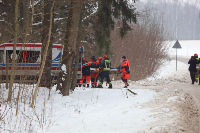 Poważny wypadek na Warmii i Mazurach. Lód paraliżuje region