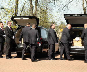 Bliźniaki spoczęły w jednym grobie