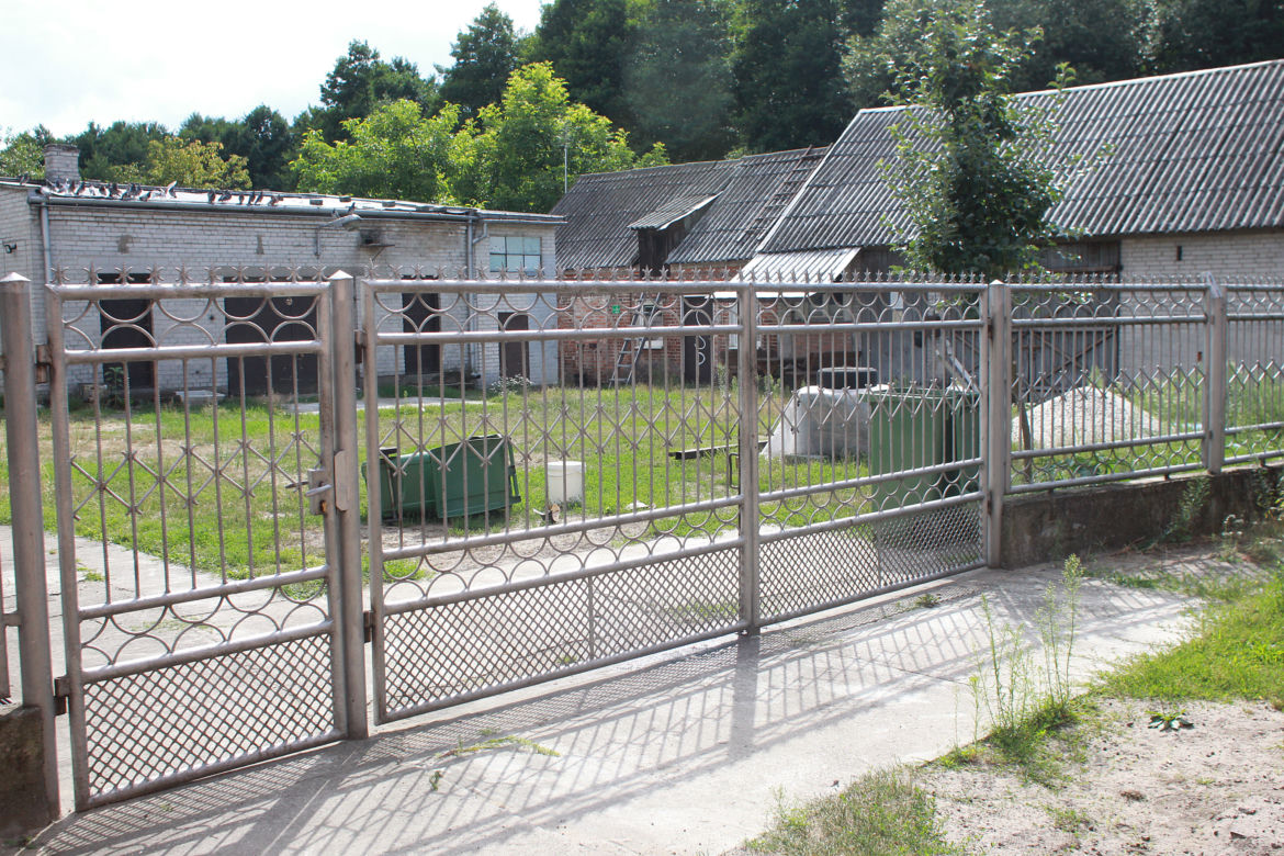 Obdarł żywcem psa ze skóry i zjadł! Wcześniej zabił swojego ojca i babcię