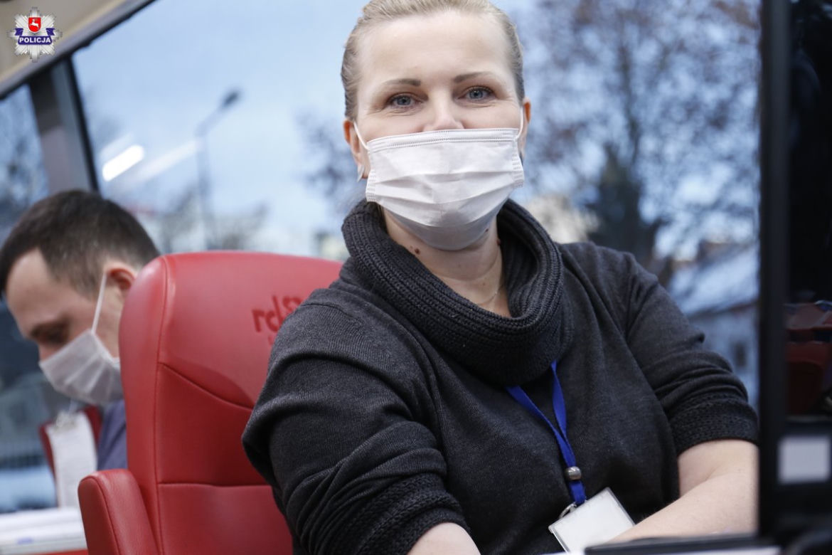 Akcja krwiodawstwa przed komendą wojewódzką. Policjanci oddali blisko 10 litrów krwi! 