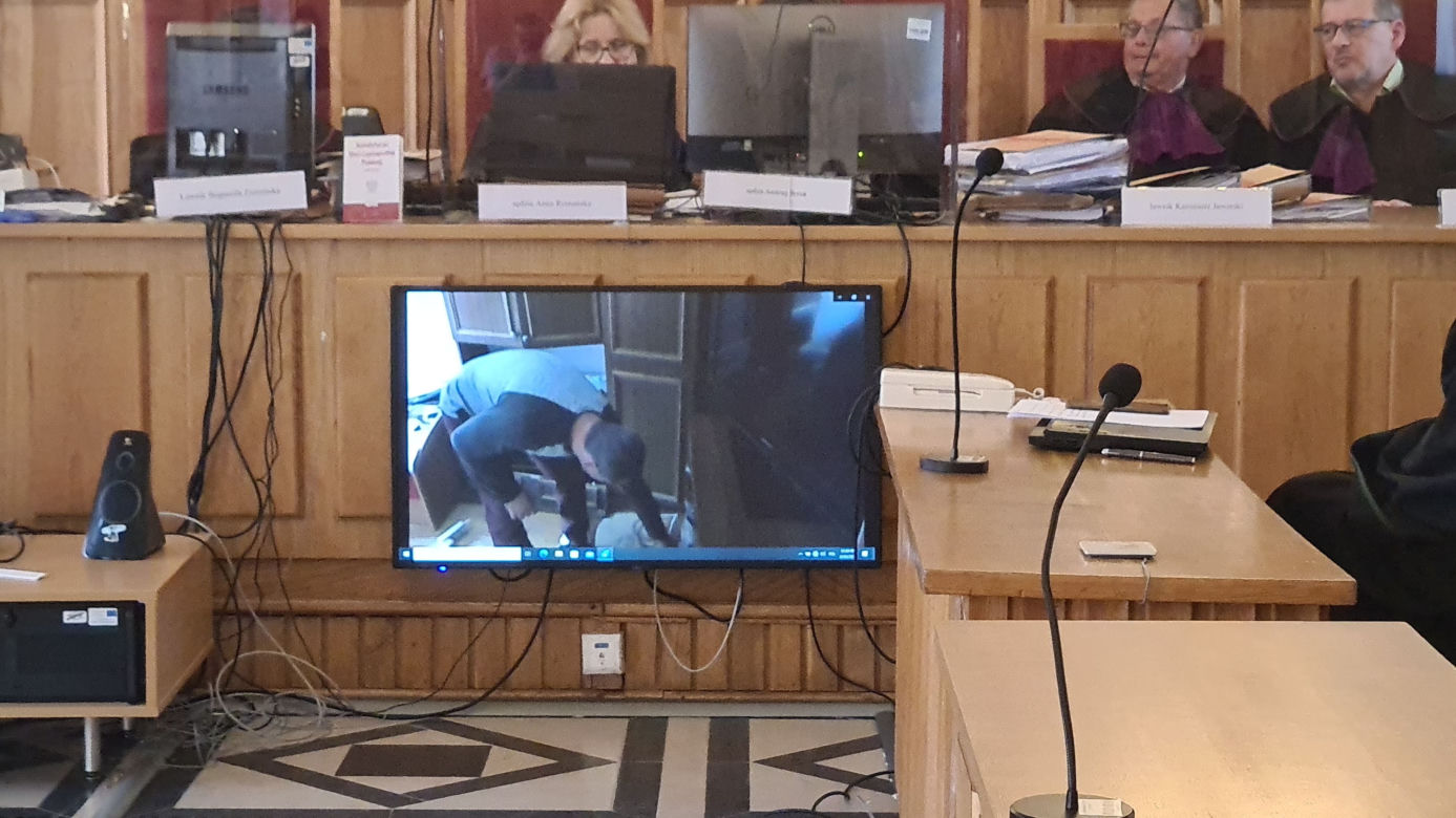 Nowa Sarzyna. Przemysław S., który zabił sąsiadkę stanął przed sądem [GALERIA]