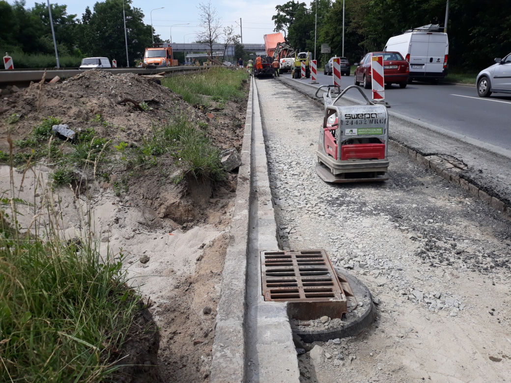 Na ul. Krzywoustego we Wrocławiu powstaje nowy buspas