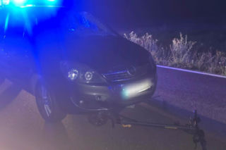 Tragedia pod Elblągiem. 15-latek na hulajnodze zginął po zderzeniu z autem