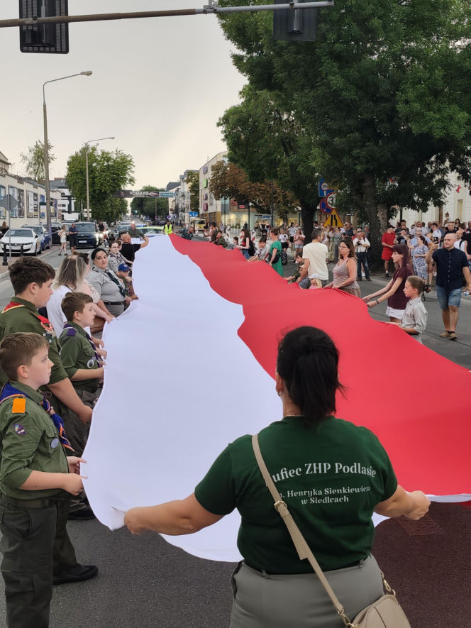 „Cześć i chwała bohaterom!”. Siedlczanie spotkali się w centrum miasta, by uczcić 82. rocznicę wybuchu Powstania Warszawskiego