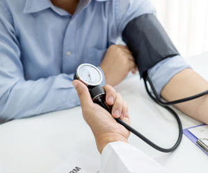 Bierzesz leki, a ciśnienie wciąż nie spada? Sprawdź, dlaczego organizm stawia opór