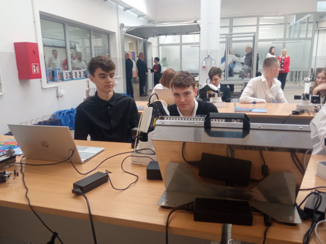 W Grudziądzu otwarto Centrum Programowania Robotów Przemysłowych