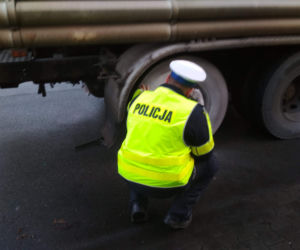 Policjant z Torunia zapobiegł tragedii! 17 tysięcy litrów oleju opałowego i dym...