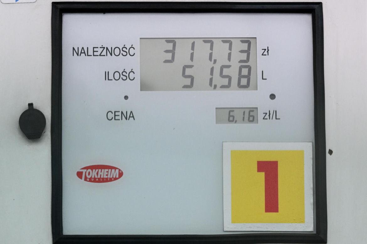 Polacy zadowoleni z obniżki cen paliw
